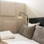Exclusive Duplex Mansion With Sauna & Pool *