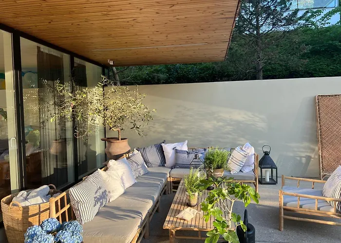 Exclusive Duplex Mansion With Sauna & Pool *