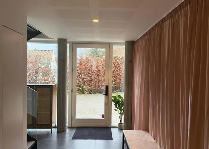 Exclusive Duplex Mansion With Sauna & Pool *