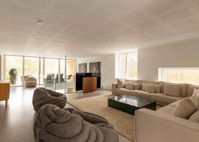 Exclusive Duplex Mansion With Sauna & Pool *